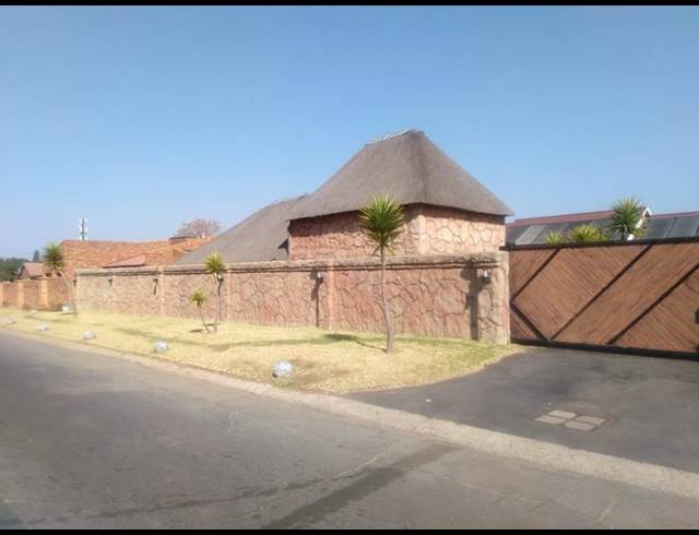 4 BEDROOM HOUSE FOR SALE IN SHARON PARK